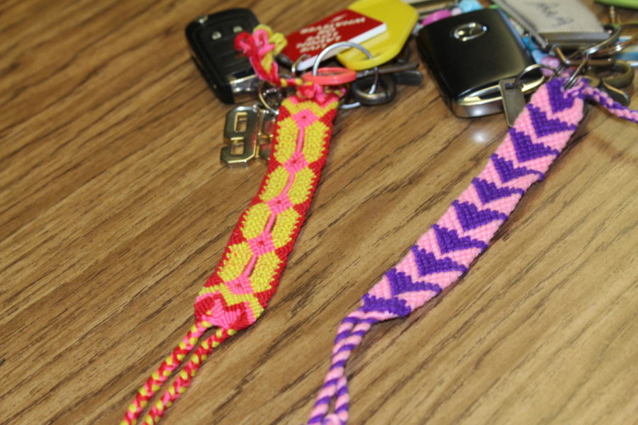 Students attached pulsera to keys as an accessory. 