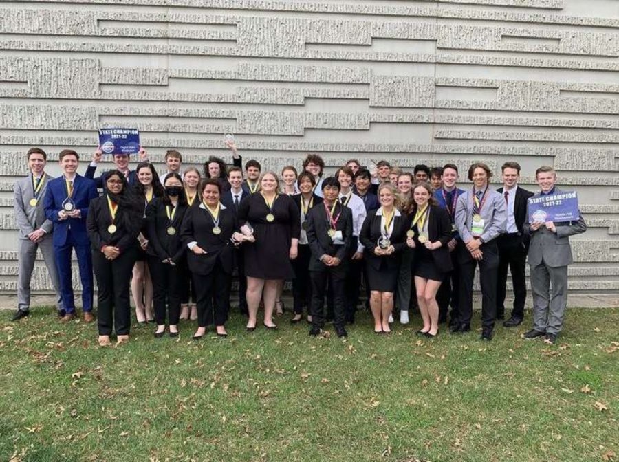 Kickapoo FBLA taking a picture after their state competition. 