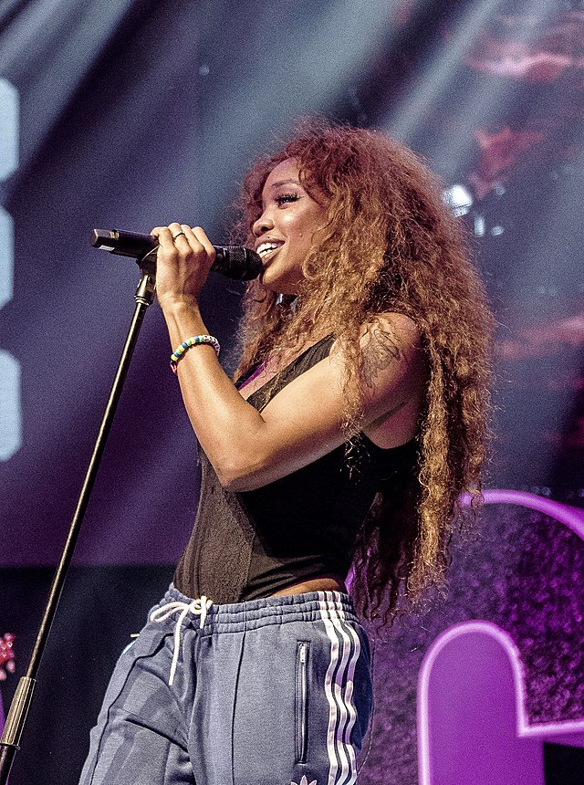 SZA performing during the Ctrl tour. Photo courtesy of Wikimedia Commons.
