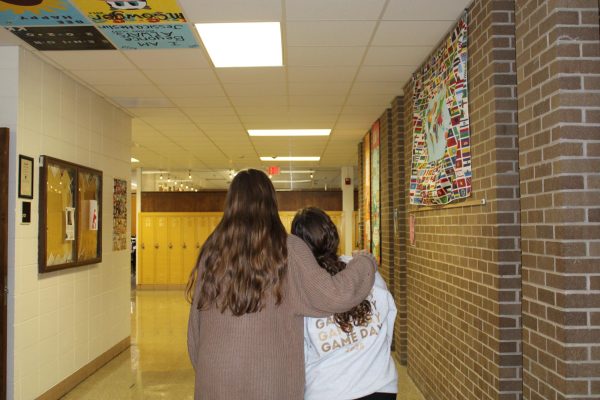 Some students get to see their parents at school. This comes with both positives and negatives. 