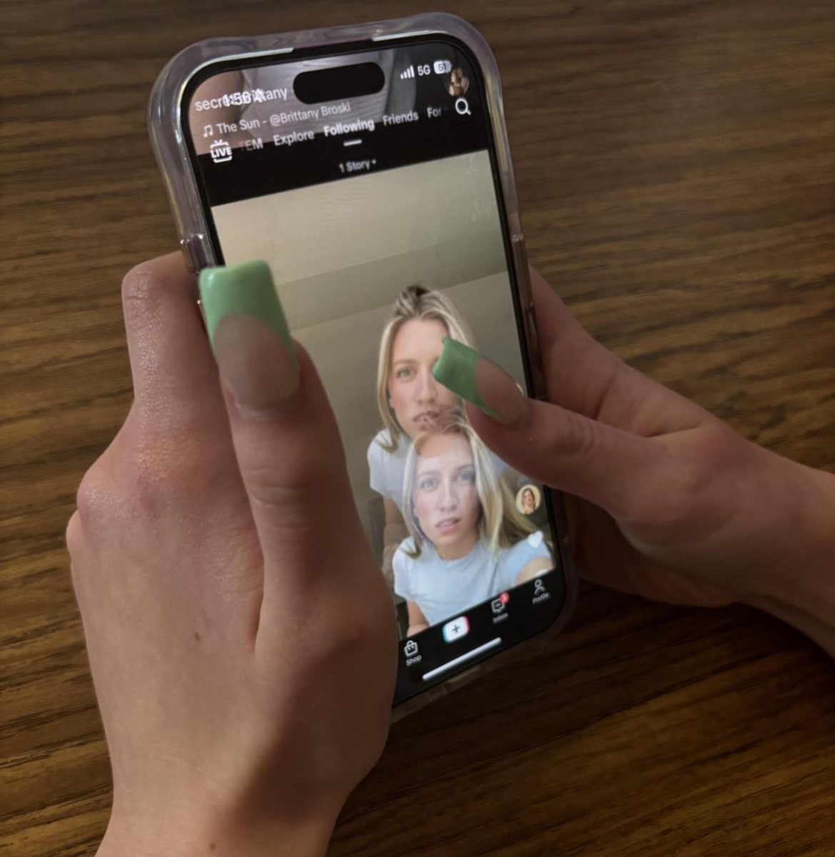 Endless scrolling causes loss of creativity, negatively impacting teens.
