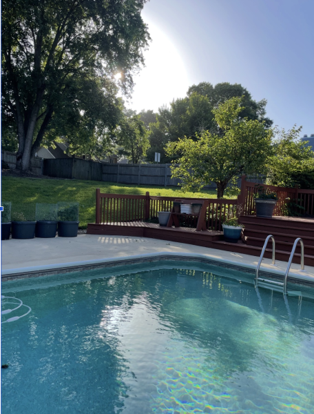 While spending time at a nice, relaxing pool, make sure that you aren't disturbing others. 