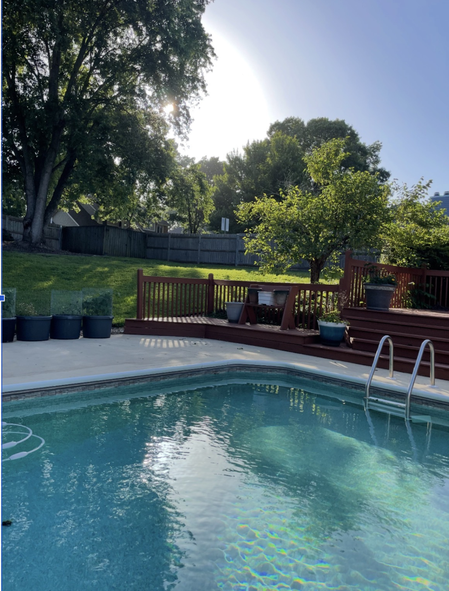 While spending time at a nice, relaxing pool, make sure that you aren't disturbing others. 